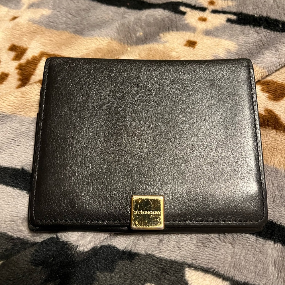 Burberry EUC Vintage Men’s Black Leather Wallet with Gold Accent